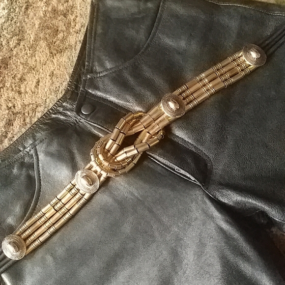 Beautiful gold and leather stretch belt - Picture 2 of 5